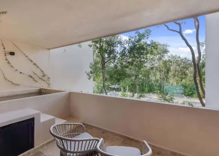 Chic Jungle 2br - Balcony Priv Pool Steam & Gym Apartment