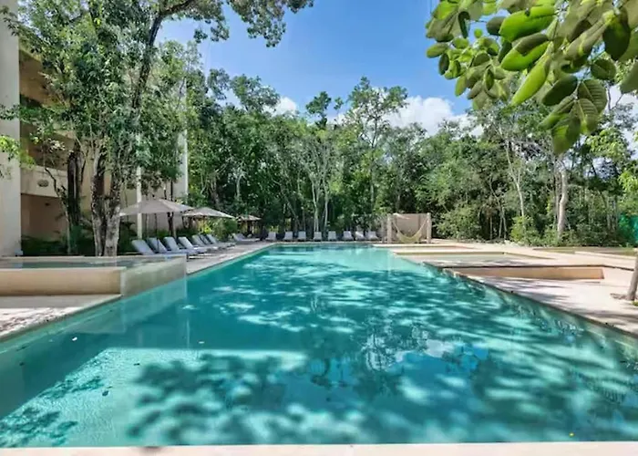 Chic Jungle 2br - Balcony Priv Pool Steam & Gym *