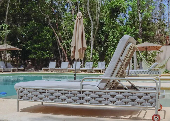 Chic Jungle 2br - Balcony Priv Pool Steam & Gym *